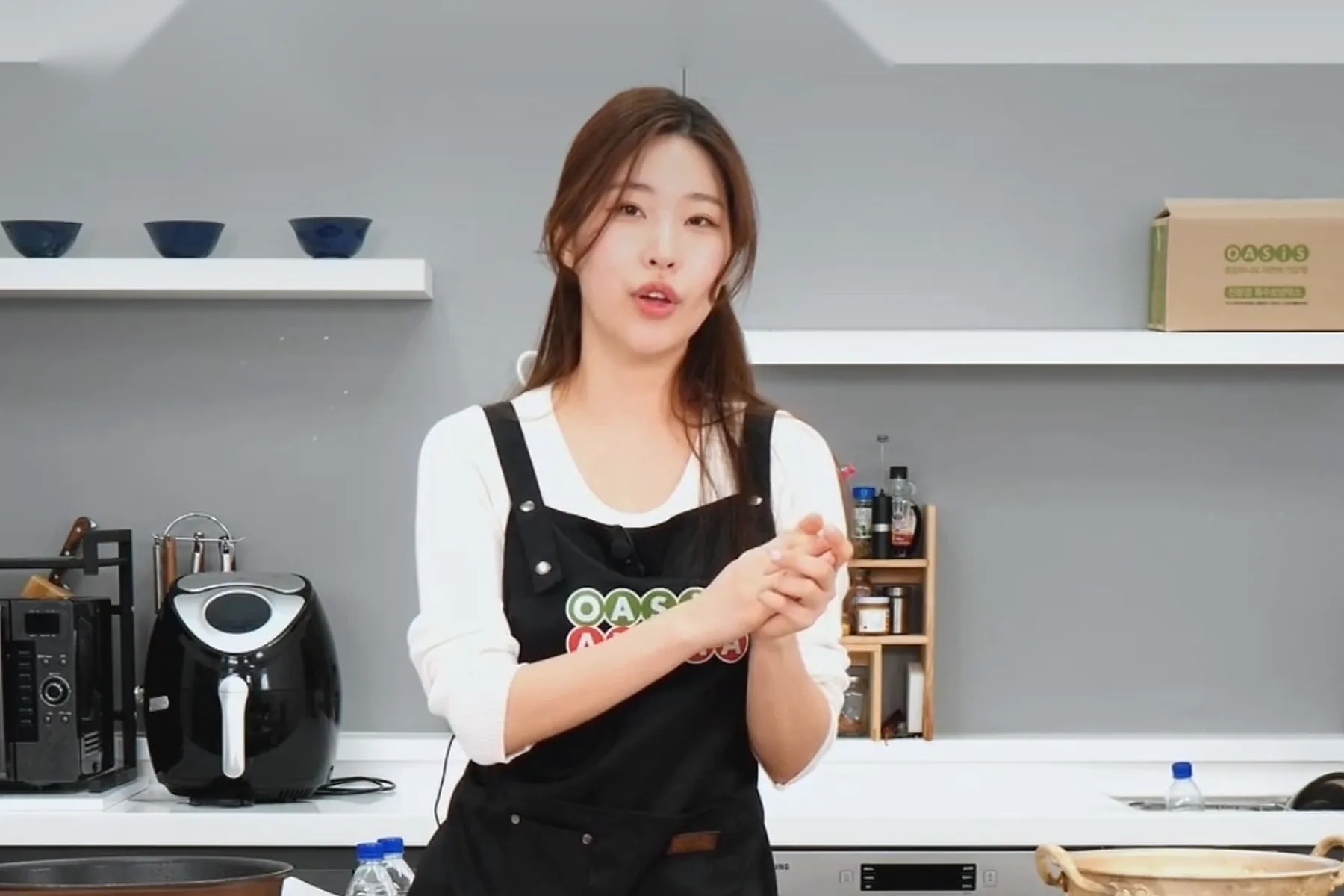 반건조 전복 라이브 방송 중인 조설영
